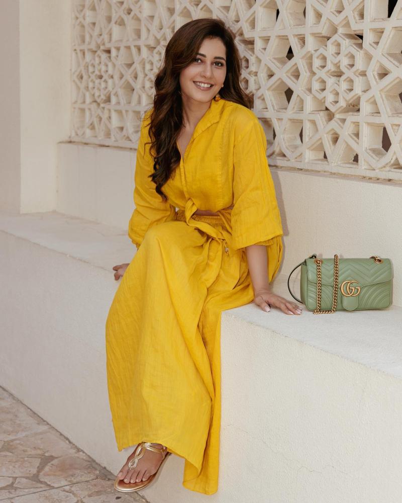 raashi-khanna-hot-photos